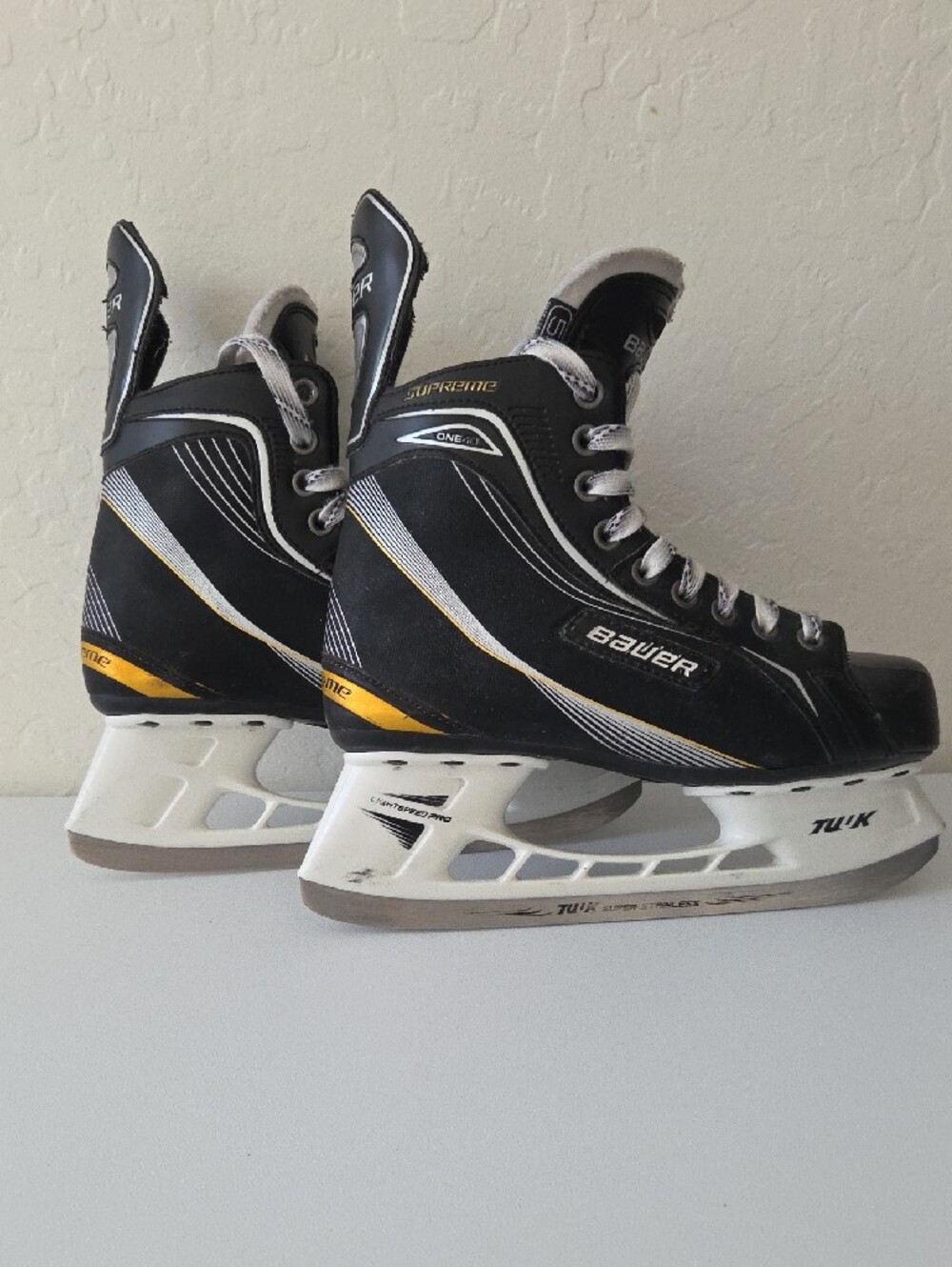 Bauer (Youth/Big Boy) Hockey Skates